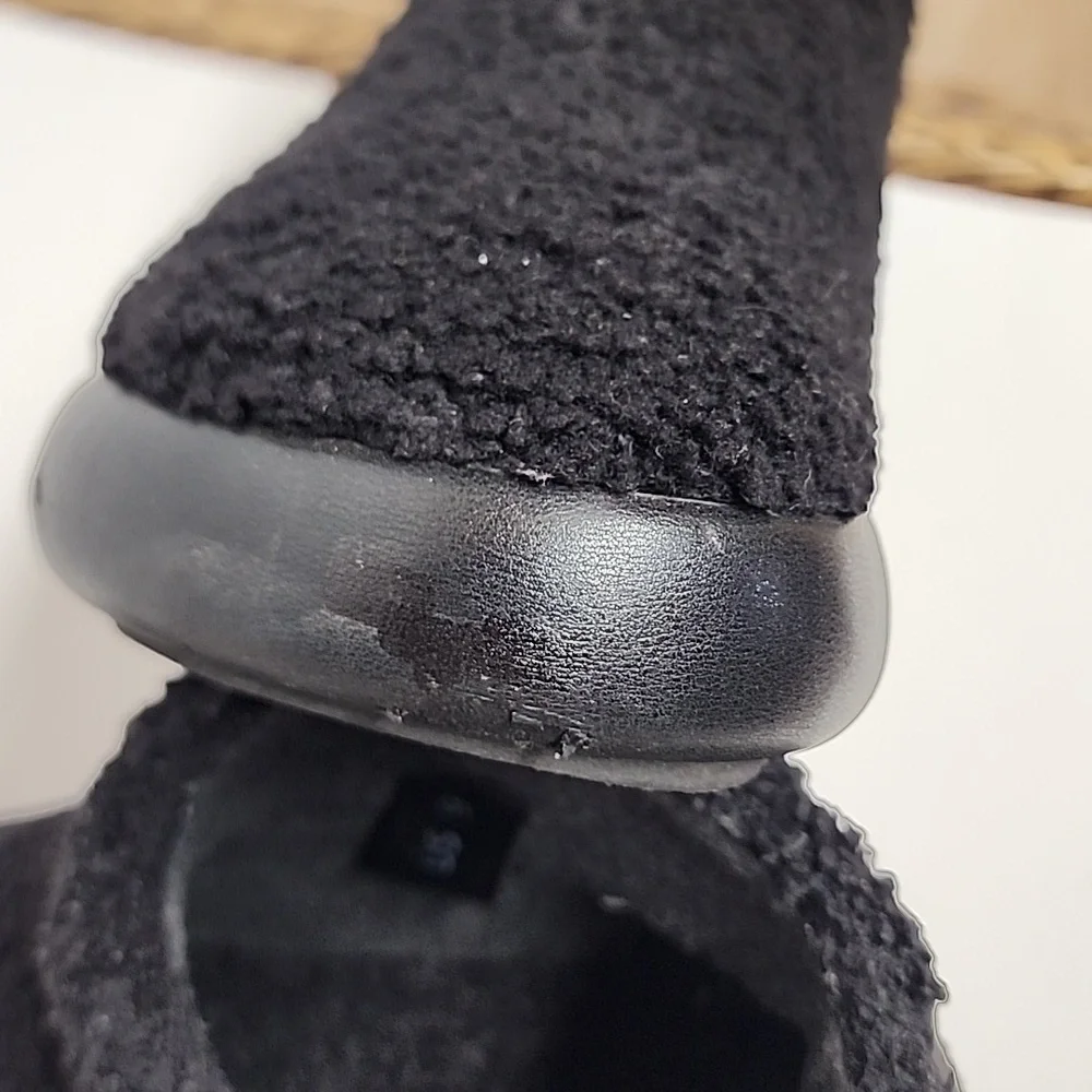ROAM sz 9 fuzzy magic moon platform bootie. Faux sherling. Trendy! Comfortable!